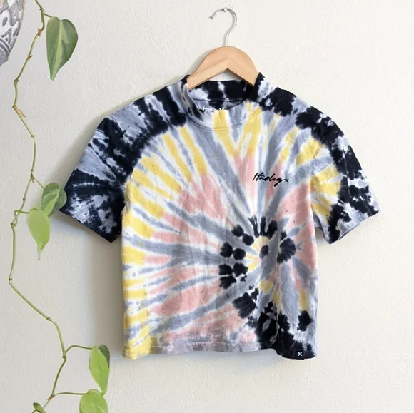 Hurley | Tie-Dye Short Sleeve Mock Neck Crop - Picture 1 of 6
